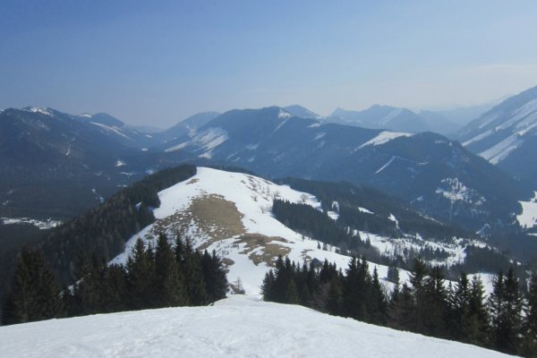 Pohľad na východ z hrebeňa nad Sulzriegl Alm