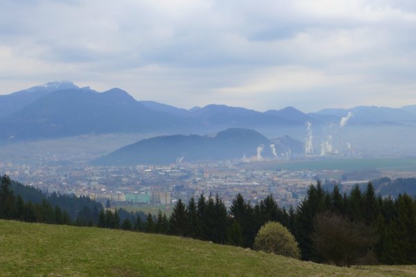 Aj takéto pohľady nám ponúka Slovensko - hory a priemysel
