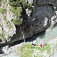 Pohľad na most na Adrenalin Klettersteig zo skalnej steny