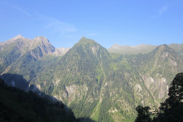 Pohľad z doliny Schwarzen Bachu na protiľahlé svahy
