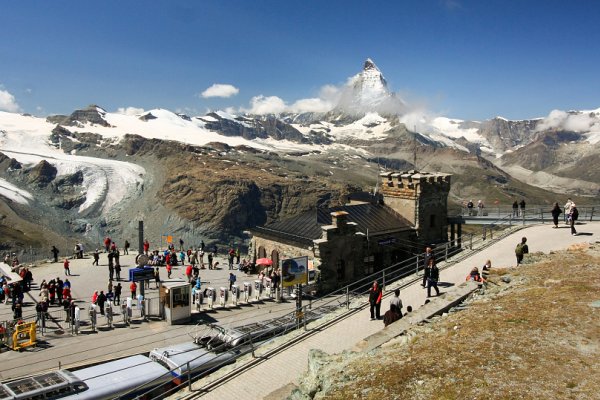 Vrcholová stanica železničky na Gornergrate, Matterhorn v pozadí