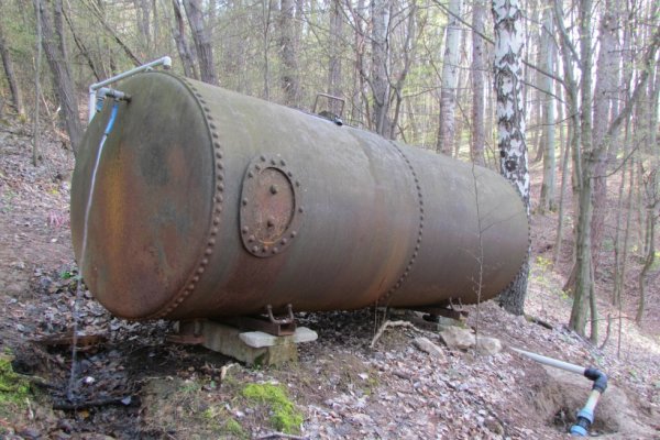 Cisterna - prameň nad Hnúšťou