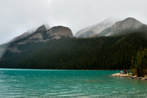 Lake Louise a jeho krásna čistá farba