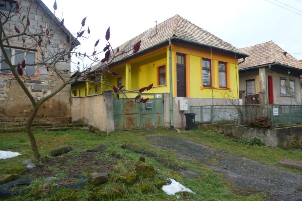 Architektúra domov v Ladzanoch