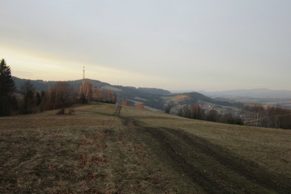 Pohľad na západ z hrebeňa nad osadou Skalitého - Poľana