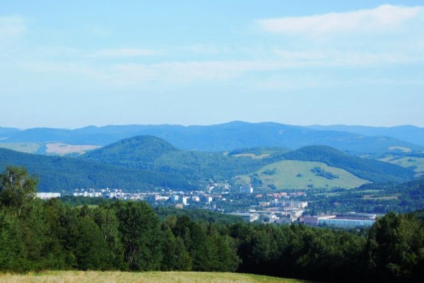 Výhľad z lúky na mesto Snina