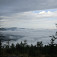 Výhľad spod Zbojníckej skaly, hore oblaky a dolu hmly