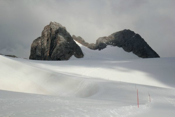 Vyratrakovaná stopa na ľadovci k chate Seethalerhütte, foto: Dorian Guba