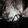 Rossloch Hohlen Klettersteig, pohľad dolu ferratou vo vnútri jaskyne