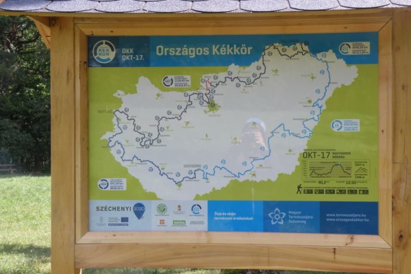 Schéma hlavných turistických trás - modrej magistrály s popisom a dátumom, ktorý pripadá na úsek (Nagymaros - Nógrád)