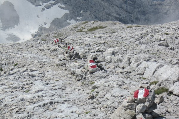 Značky na skalných mužíkoch na Grosser Prieli, Totes Gebirge