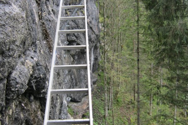 Schmied Klettersteig, naležato umiestnený rebrík