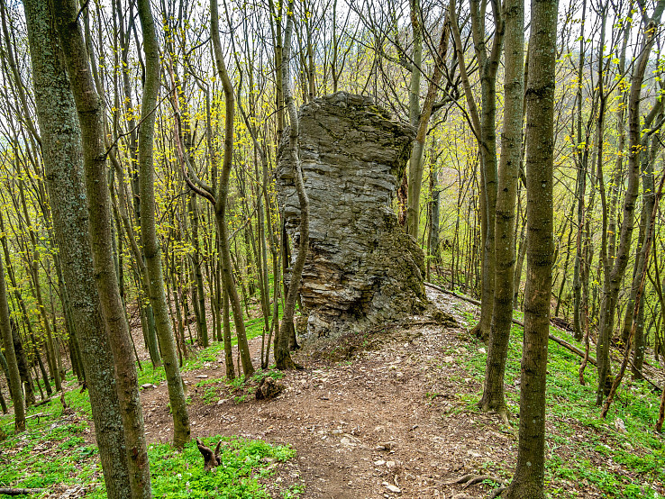 Skalny stlp na ceste na Bezovec