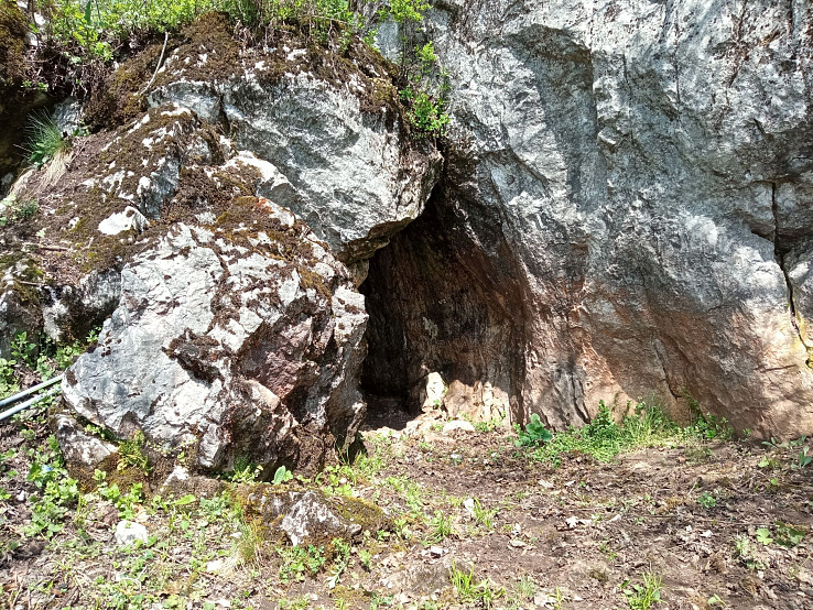 Hmlistá jaskyňa