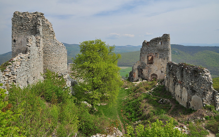 zrúcaniny hradu Gýmeš