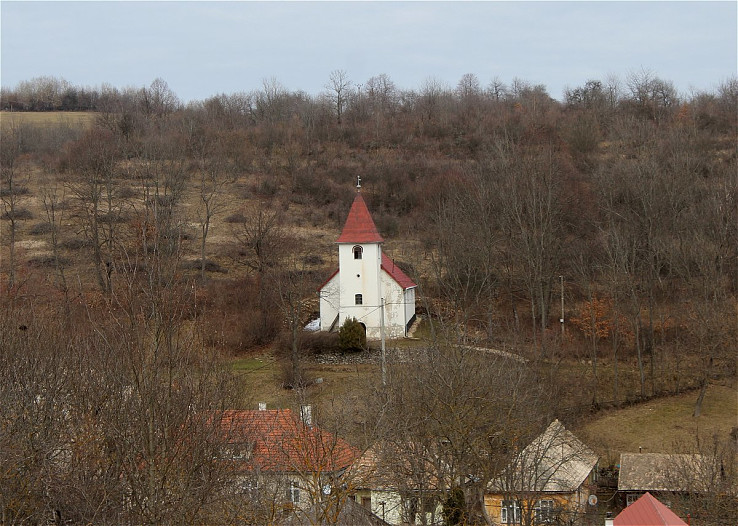 Kostolík za dedinou