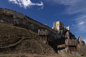 Beckovské hradby