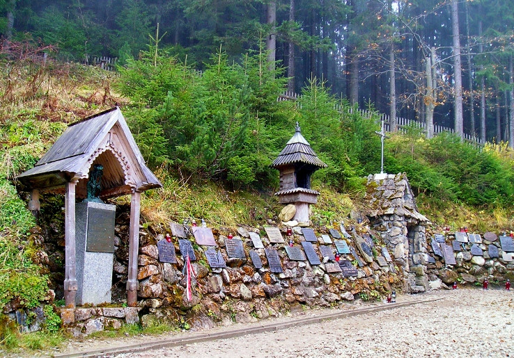 Symbolický cintorín na poľane Wiktorowki