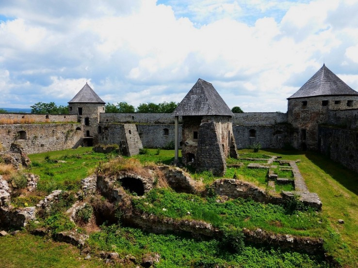 kláštor Bzovík