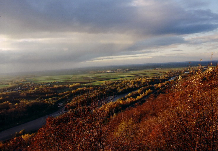 jesenný pohľad zo sandbergovej stráne na Schlosshof 