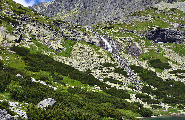 Vody Velického vodopádu padajú z výšky 1758 m.