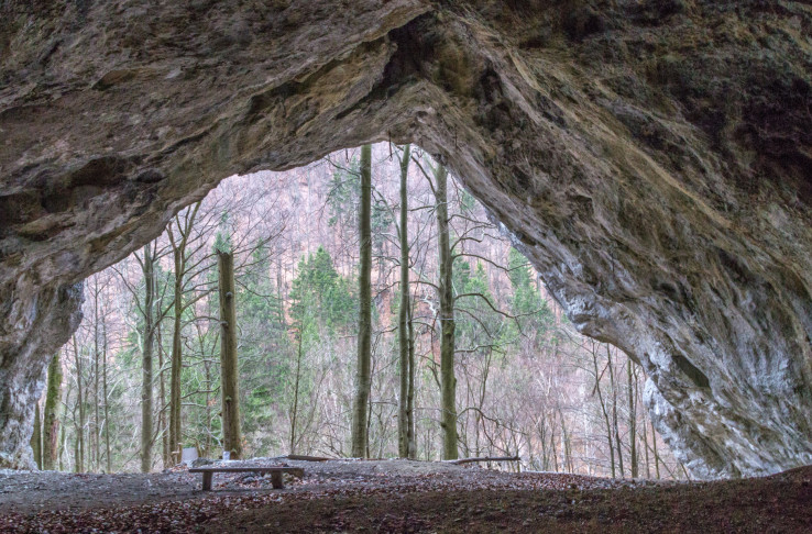 Dekrétova jaskyňa