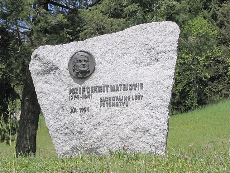 Pamätník v záhrade pri Lesnom závode v Čiernom Balogu