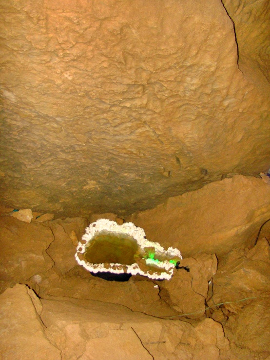 Jaskyňa mŕtvych netopierov - súčasť krasovej výzdoby???