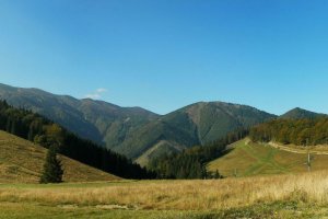 Pohľad na Vrátnu dolinu priamo z jej srdca (chata Grúň)