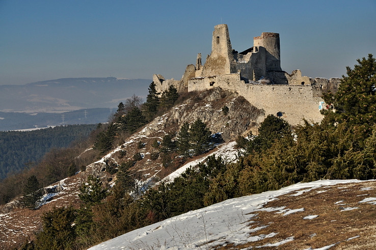 Čachtický hrad s Javorinou