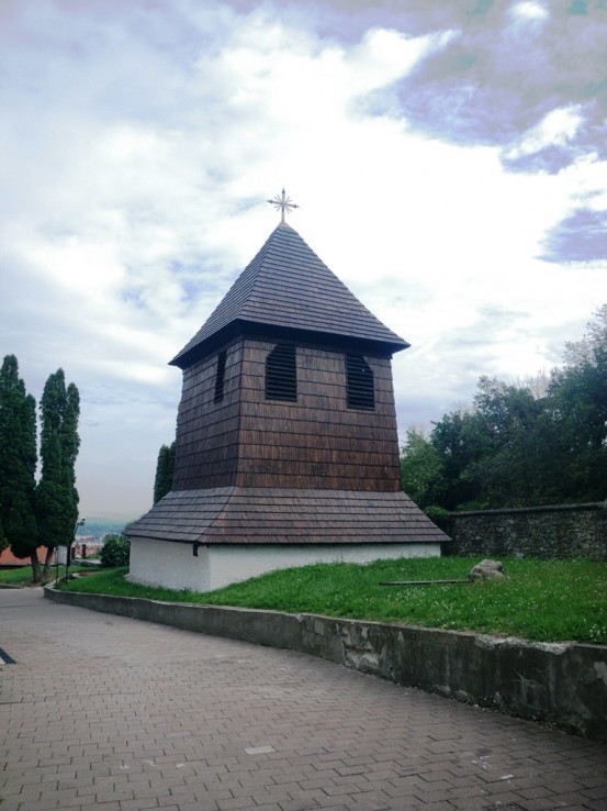 Zvonica pri kostole vo Svätom Jure