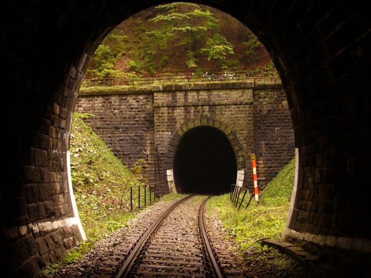 z tunela do tunela