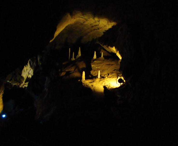 Jaskyňa mŕtvych netopierov - stalagmity