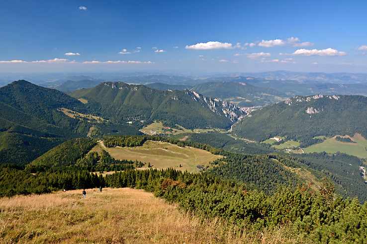 Výhľady z Poludňového grúňa (1460 m ).