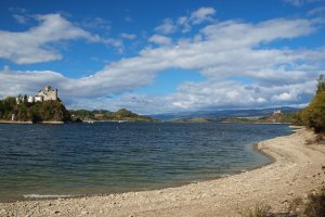 Hrad Dunajec (Niedzica) a Czorsztyn.