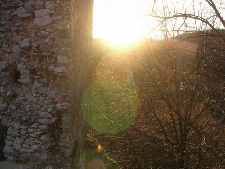 Západ slnka na Dobrovodskom hrade