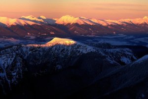 Panoráma Tatier pri západe slnka