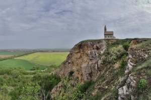 Kostolík na kopci